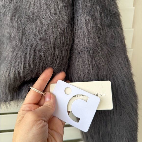 COMMENSE Cropped Fuzzy Cardigan with Pearl Buttons Womens Sz S NWT Furry Gray - Picture 7 of 10